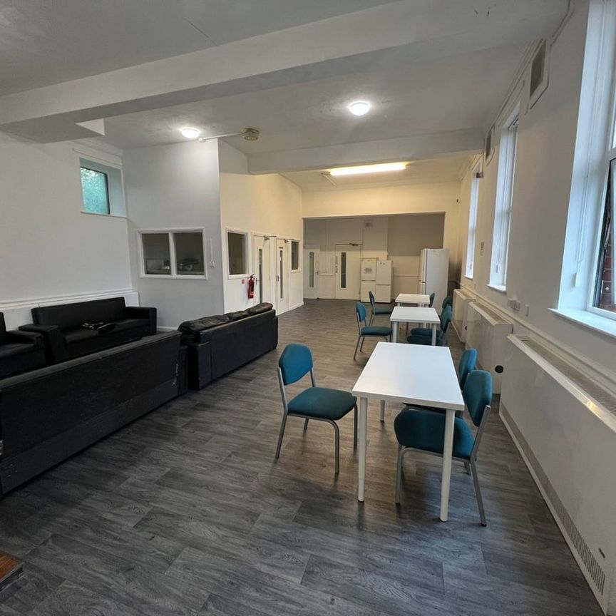 Room in a Shared House, Room In Pennington Place, LS6 - Photo 1