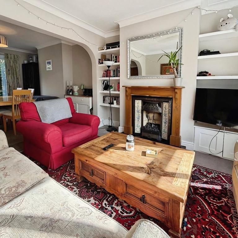 4 bedroom semi-detached house to rent - Photo 1