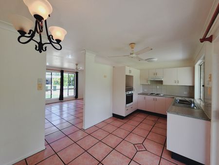 10 Amanda Avenue, Rasmussen QLD 4815 - House For Rent | Domain - Photo 5