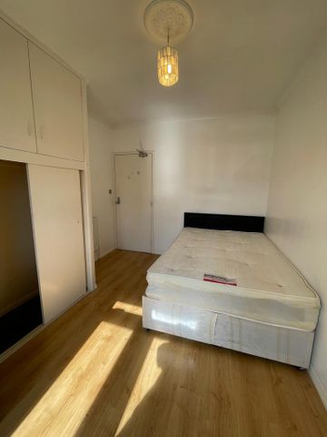 5 bedroom flat to rent - Photo 4
