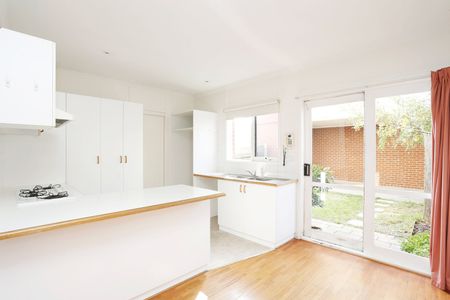 12 Neale Street, Kensington VIC 3031 - Photo 3