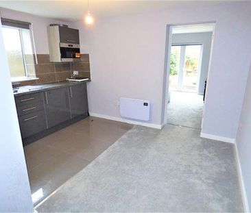 1 bedroom ground floor flat to rent - Photo 1