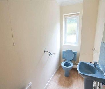 Kings Court, The Avenue, Tadworth, Surrey, KT20 - Photo 3