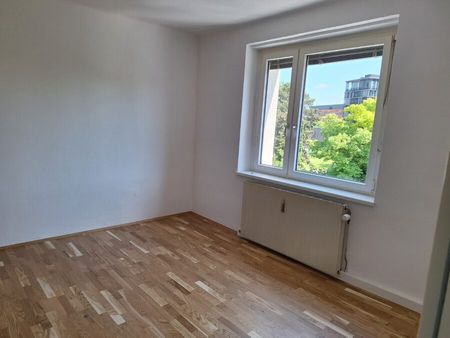 Ideale Singlewohnung in unmittelbarer Nähe des Südbahnhofmarktes im 3 Stock **Lift vorhanden** - Photo 2