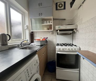 Edith Avenue - Photo 2