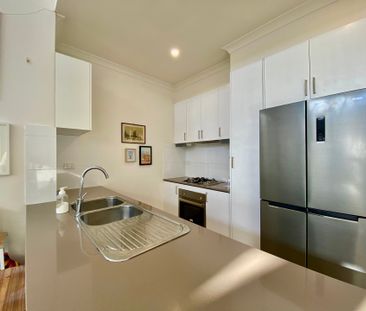 Stylish & contemporary north facing townhouse with an abundance for... - Photo 5