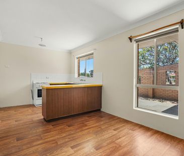 Central Mandurah Convenience – Cozy 3x1 Home Ready Now - Photo 5