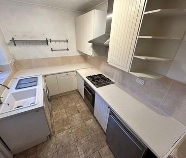 2 bedroom terraced house to rent - Photo 4