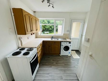 3 bedroom House To Let - Photo 5