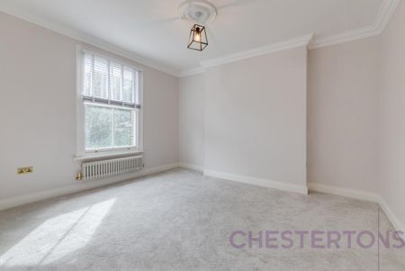 3 bedroom flat in Blackheath - Photo 2