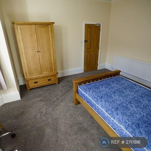 1 bedroom in a house share to rent - Photo 1