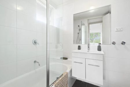 Spacious Sun-lit Living, Private Leafy Views - Photo 4