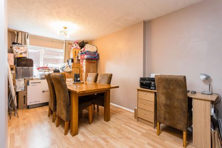 3 bedroom semi-detached house to rent - Photo 3