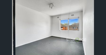 Perfectly Positioned 2-bedroom Apartment - Photo 4