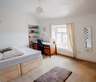 5 Bed 2 Bath - Photo 2