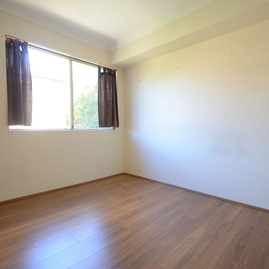 2 Bedroom Unit Convenient to Everything&excl;&excl; - Photo 1