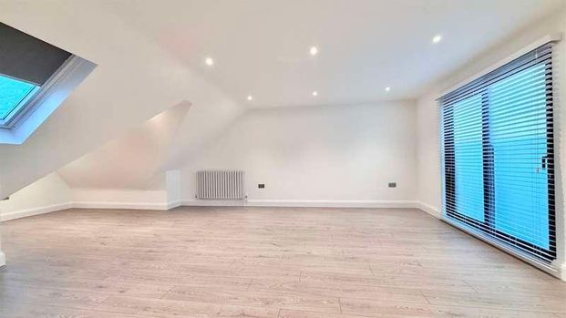 Hervey Close, London, N3 - Photo 1