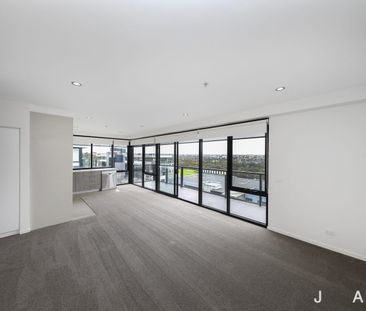 Spacious Apartment With Stunning River and City Views - Photo 2