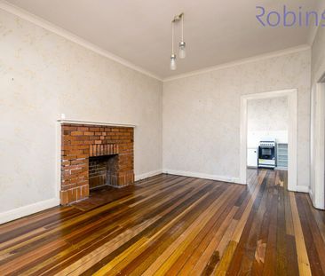 Three bedroom bungalow with ideal location only 700m to Merewether ... - Photo 2