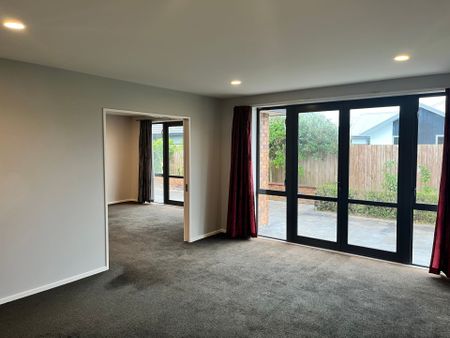 Spacious 3 Bedroom Home - Photo 2