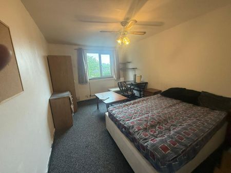 1 bedroom in a house share to rent - Photo 5