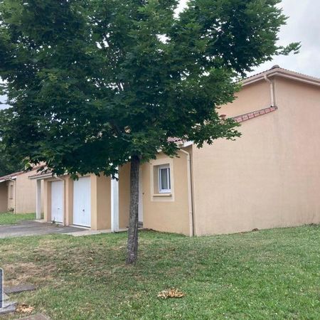 Location Maison 4 pièces 81m² BRESSOLS 82710 - Photo 4