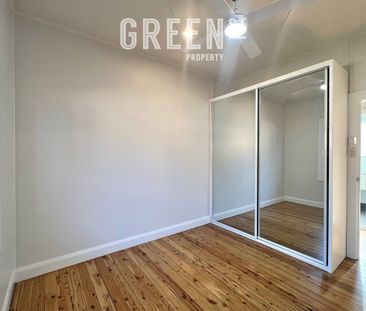 Stylish Living Meets Everyday Comfort in a Light-Filled Home - Photo 2