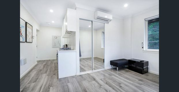 Full Self Contained Studio Apartment! - Photo 1