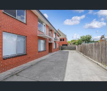 3/32 Hobbs Street, Seddon, Vic 3011 - Photo 1