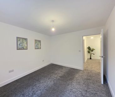 Two bed Top-floor Apartment - Photo 5