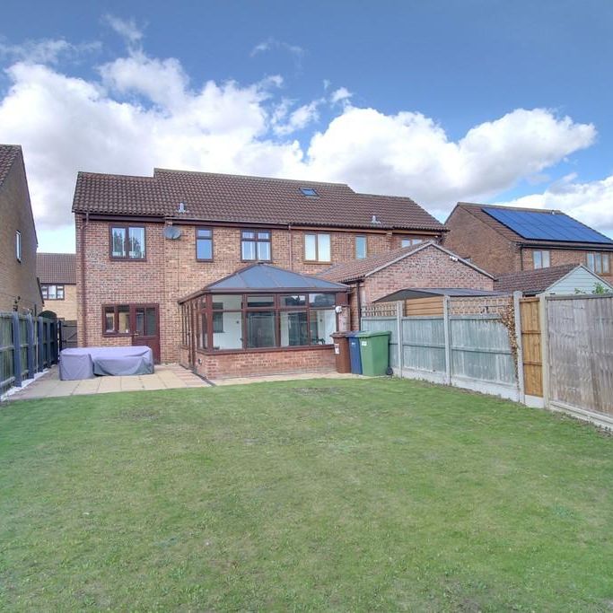 3 bedroom semi-detached house to rent - Photo 1