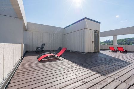 1975 Maisonneuve Blvd West, Montréal, QC - Photo 4