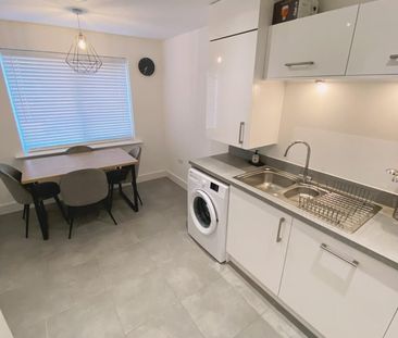 Room in a Shared House, Bradford Road, M40 - Photo 6