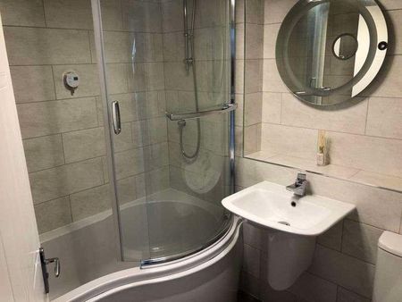 Ronald Court, Oakwood Road, Bricket Wood, St. Albans, Hertfordshire, AL2 - Photo 4