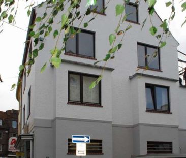 Helle, großzügige 2-Zi. Wohnung mit XXL-Dachterrasse und Einbauküch... - Photo 1