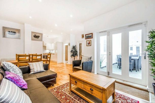 3 bedroom flat to rent - Photo 1