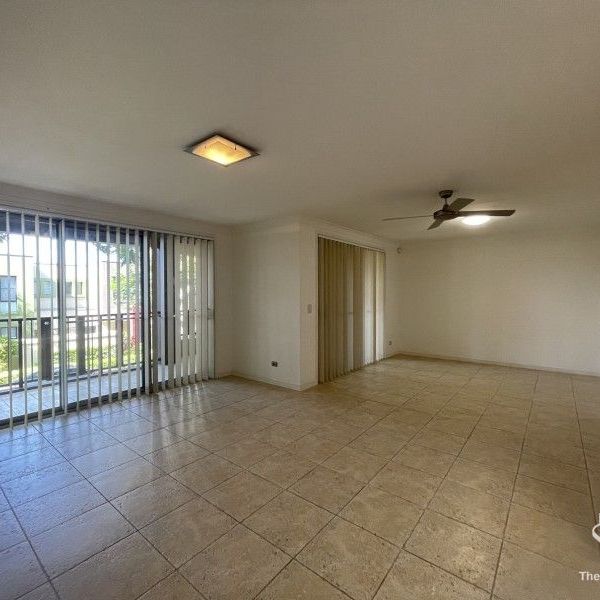 3 Bedroom Villa in Emerald Lakes - Photo 1