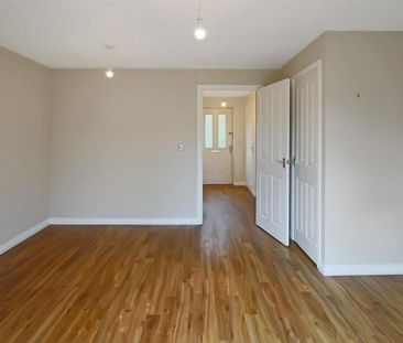 2 bedroom semi-detached house to rent - Photo 5