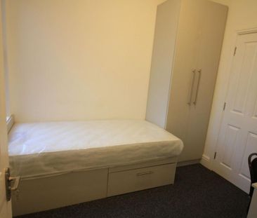 4 bedroom terraced house to rent - Photo 2