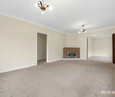 Charming Three-Bedroom Home Opposite the Oval – Space, Comfort &... - Photo 3