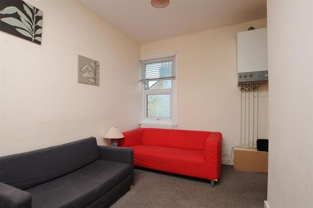 4 bedroom flat to rent - Photo 1