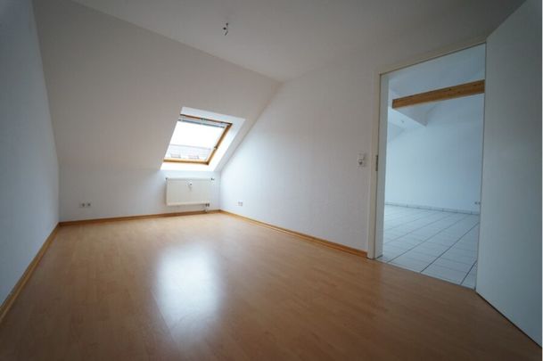 / 2 – Raum Dachgeschoss Wohnung mit EBK und Galerie / ab sofort - Foto 1