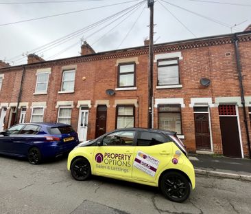 ***Two double bedrooms*** easy access into Derby city centre + Roya... - Photo 4