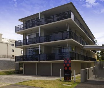 Stylish One-Bedroom Apartment - Photo 3