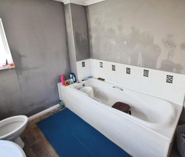 2 bedroom end of terrace house to rent - Photo 4