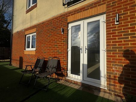 1 Bed Flat, Block, SO15 - Photo 5