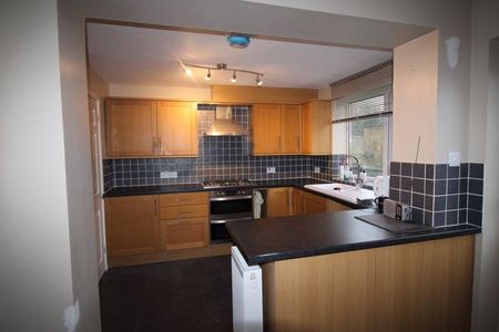 4 bedroom detached house to rent - Photo 5