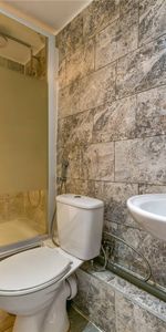 South Facing One Bedroom Apartment in Portered Block - Photo 4