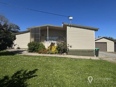 4 BED HOME WITH LARGE BACKYARD - Photo 2