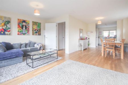 4 bedroom detached house to rent - Photo 2